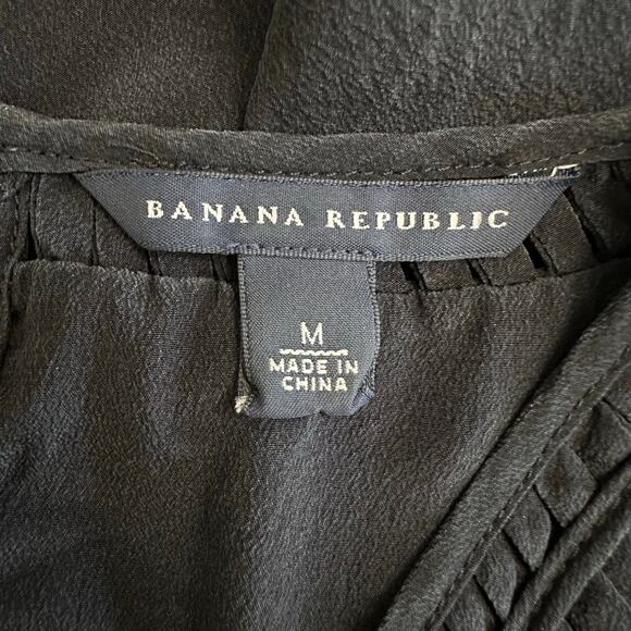 Banana Republic 100% Silk Black Sleeveless Blouse Top‎ M Cutout Neckline - Picture 2 of 8